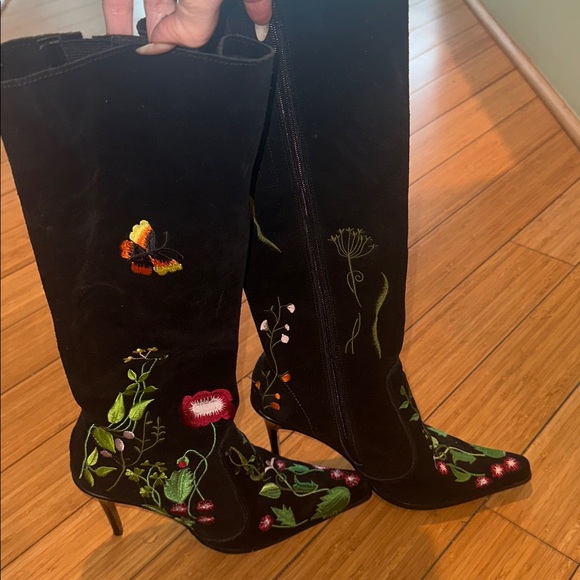 Embroidered Black Boots with Floral Design - Picture 2 of 10